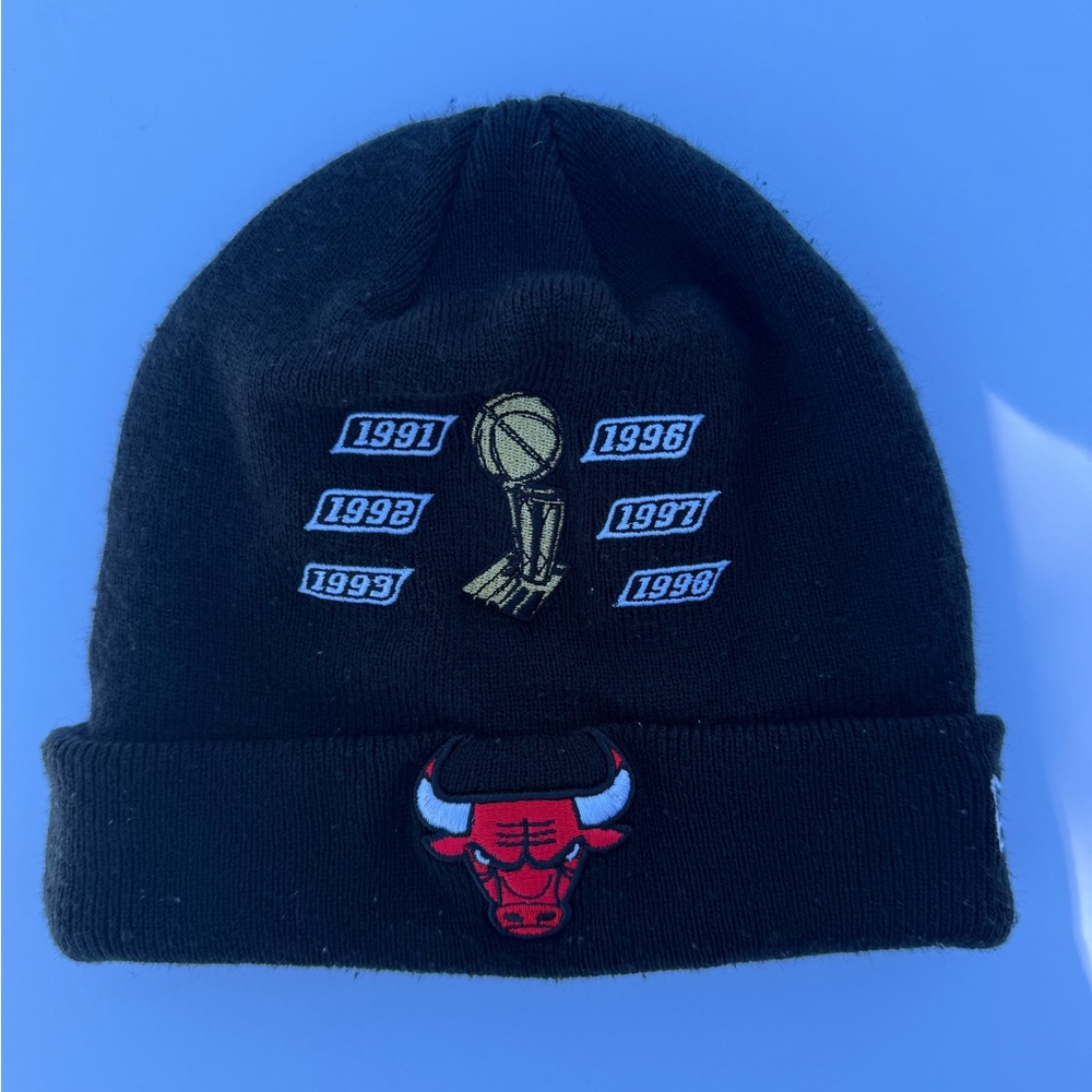 NewEra Chicago Bulls Black and Red Beanie